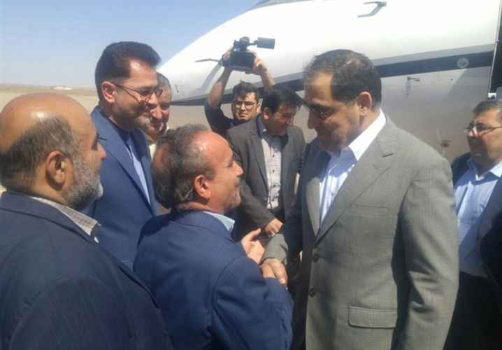 هواپیمای وزیر بهداشت در فرودگاه شاهرود به زمین نشست