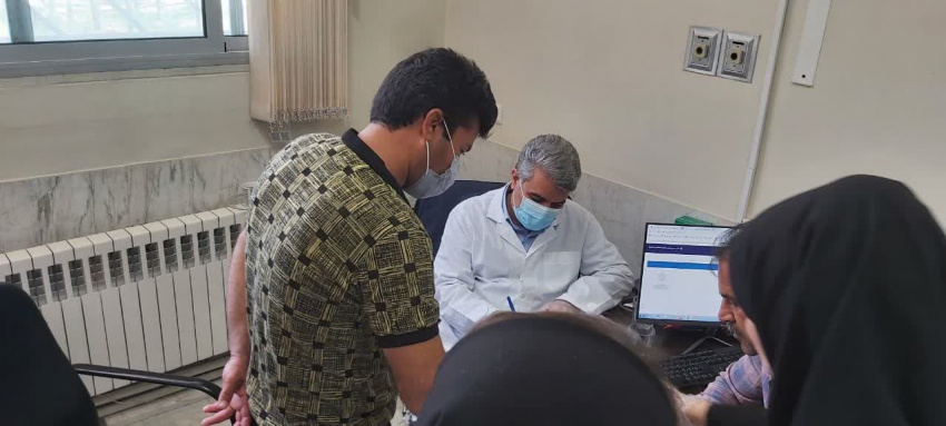 نسخه نویسی برای بیش از ۱۷۱بیمار در ویزیت حدود ۶ ساعته