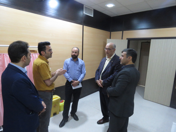 بازدید معاون توسعه مدیریت و منابع دانشگاه از بخش تصویر برداری بیمارستان بهار