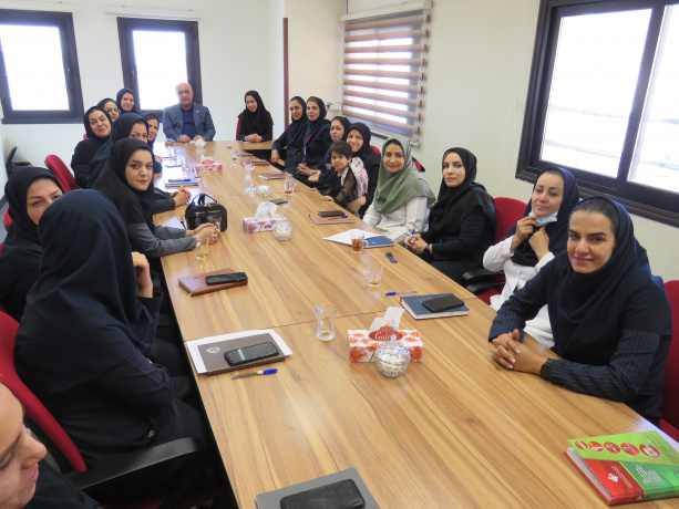 نشست دکتر نام آور با سرپرستاران و سوپروایزران مرکز آموزشی،پژوهشی و درمانی بهار