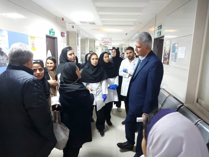 بازدید سرپرست دانشگاه از معاونت بهداشتی و قدردانی از تلاشهای کارکنان