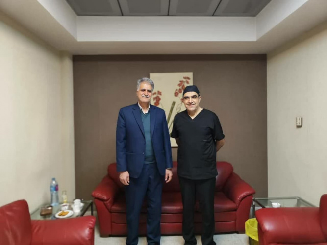 دیدار دکتر امامیان با دکتر هاشمی در بیمارستان نور؛ برنامهریزی برای اعزام اکیپهای چشمپزشکی به مناطق محروم