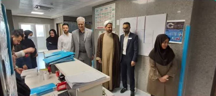 تبریک رئیس دانشگاه علوم پزشکی شاهرود به پرستاران بیمارستان امام رضا (ع) میامی