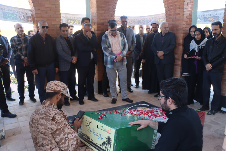 وداع دانشگاهیان علوم پزشکی شاهرود با لاله گمنام دفاع مقدس